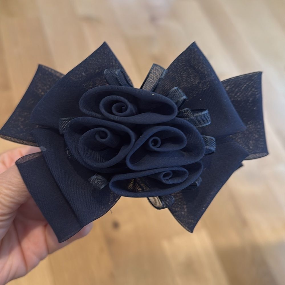 Navy fabric flora hair clip